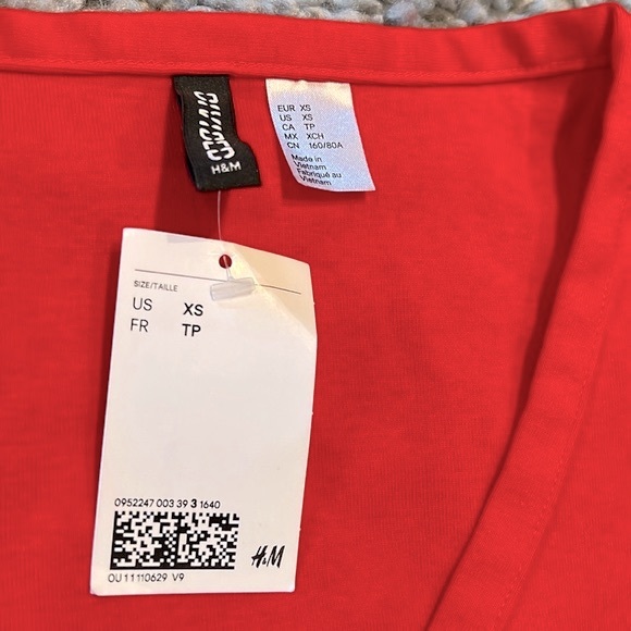 H&M Button Front Crop Top - Picture 2 of 3